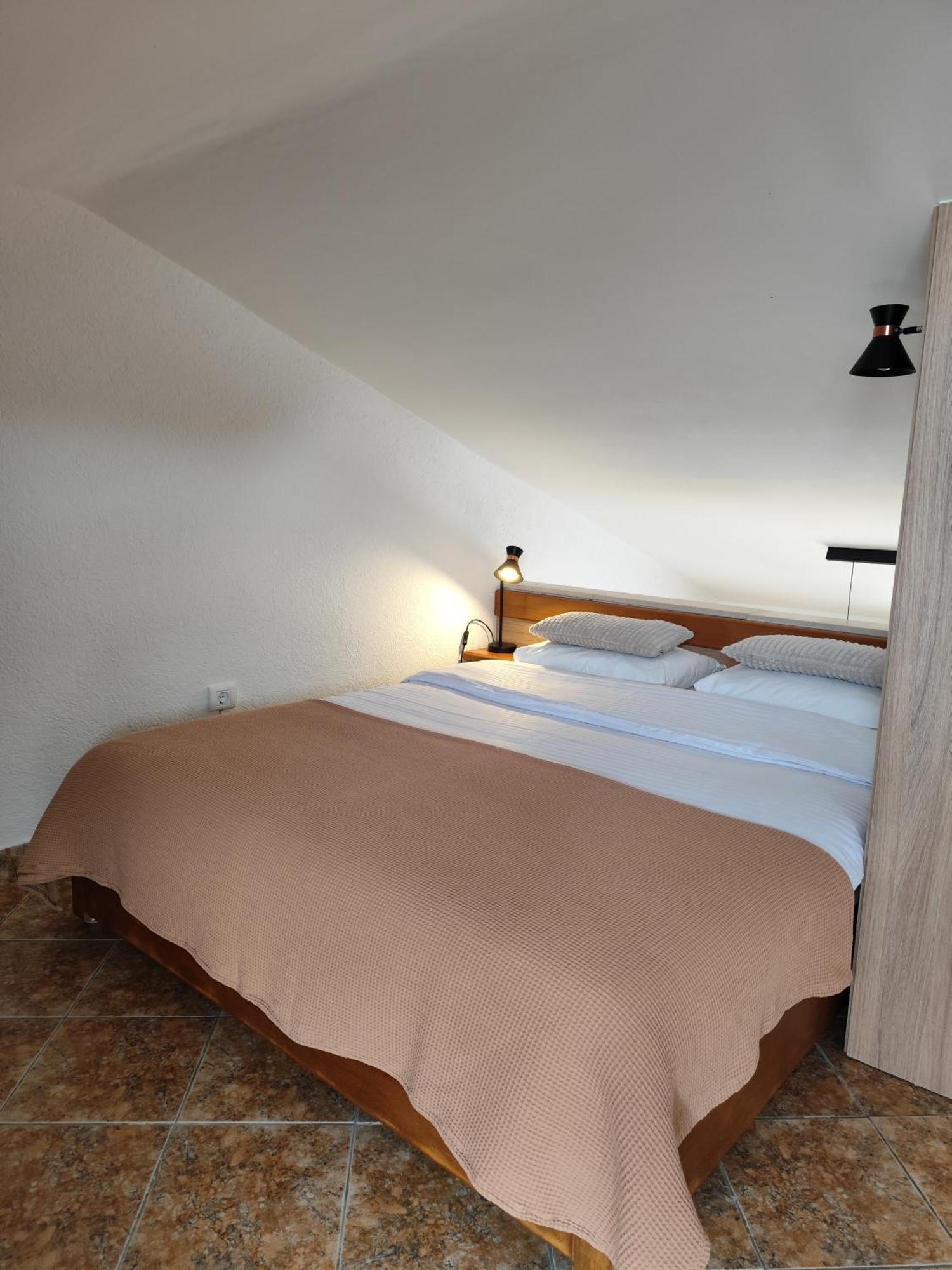 Guest House Jedro Petrovac エクステリア 写真