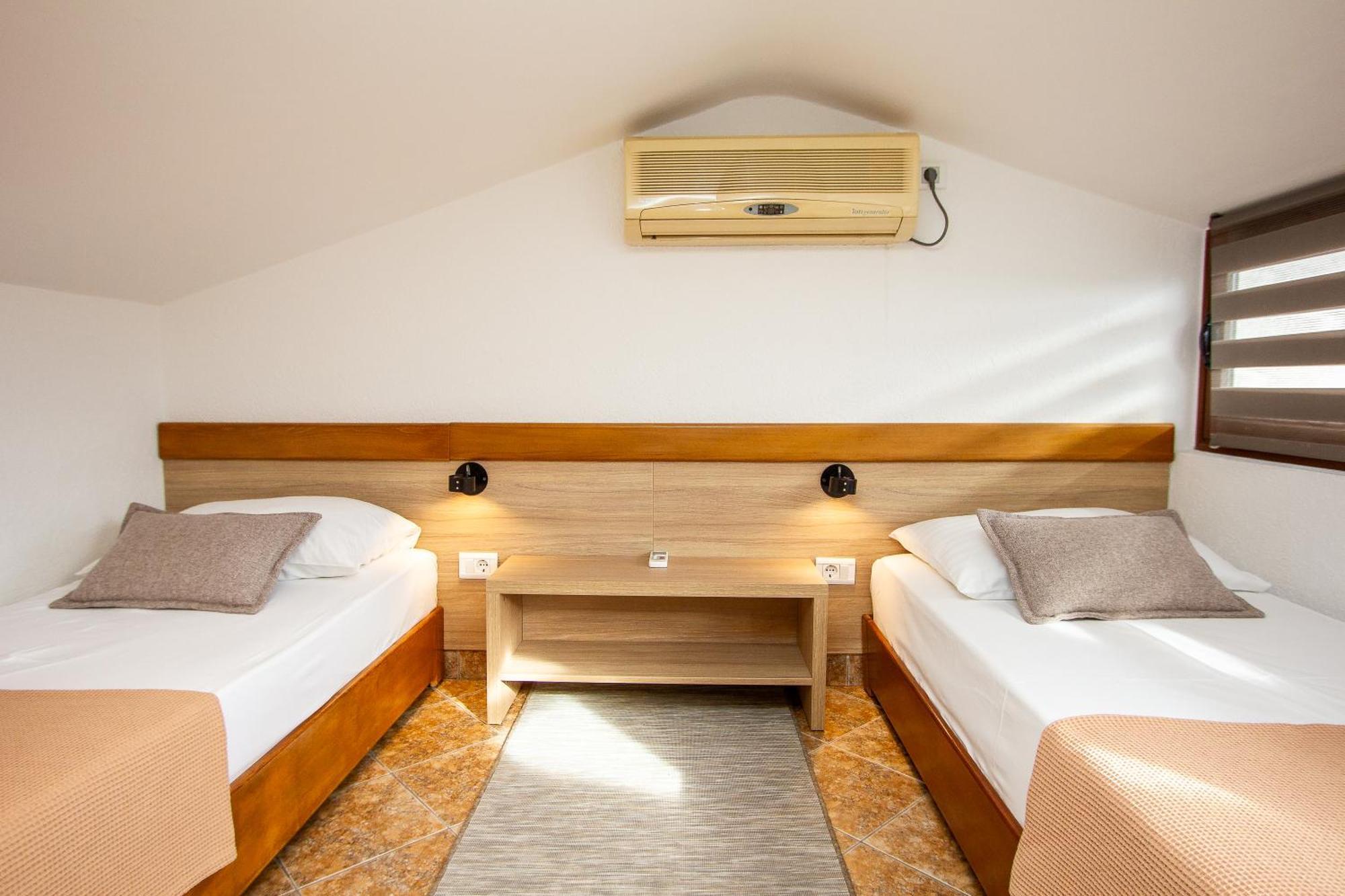 Guest House Jedro Petrovac エクステリア 写真