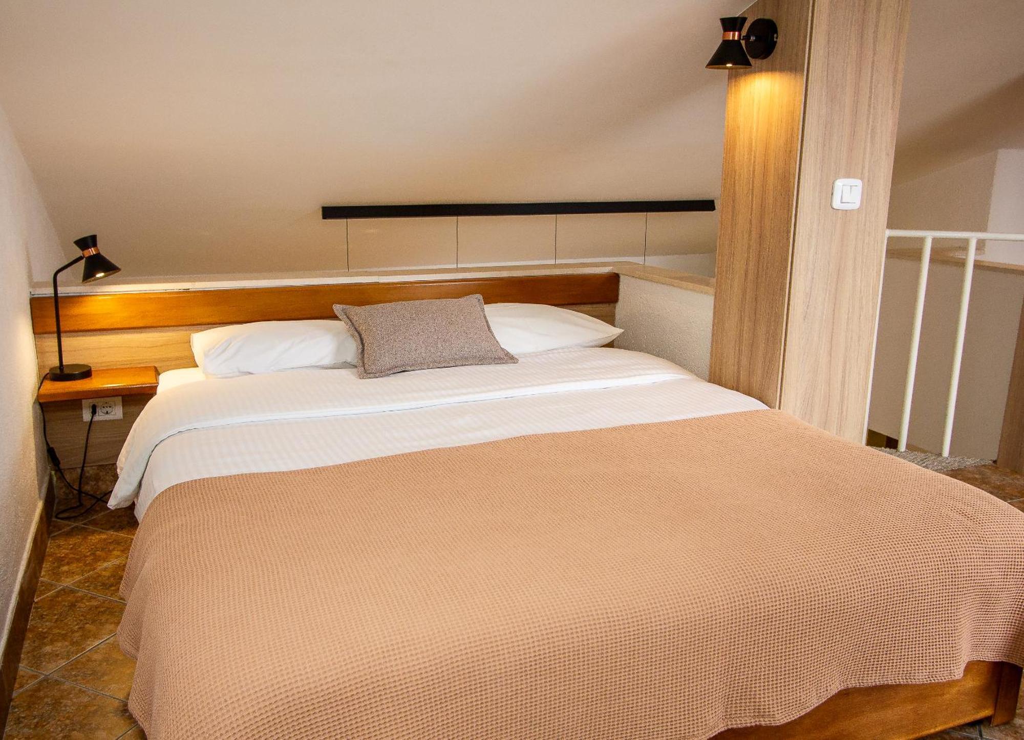 Guest House Jedro Petrovac エクステリア 写真