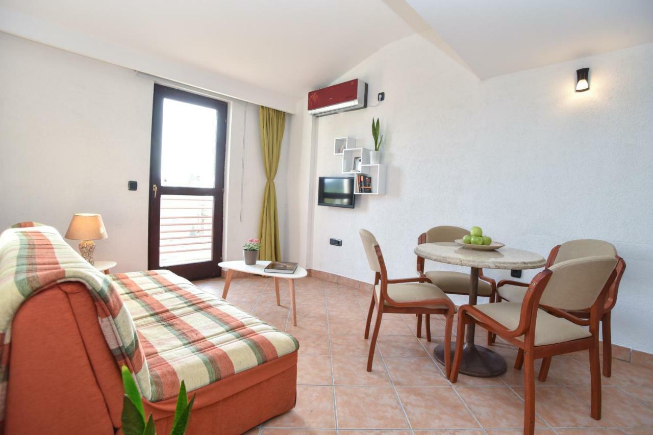 Guest House Jedro Petrovac エクステリア 写真