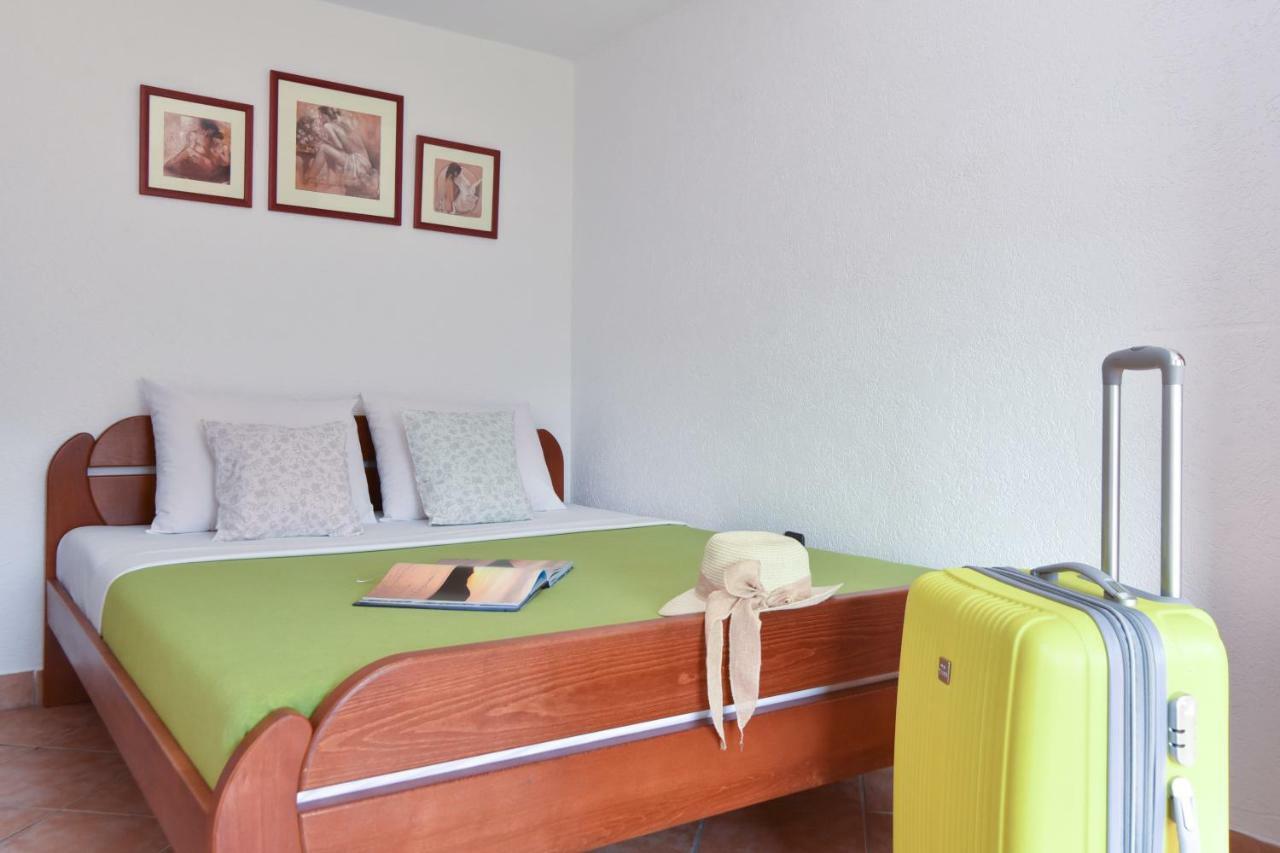 Guest House Jedro Petrovac エクステリア 写真