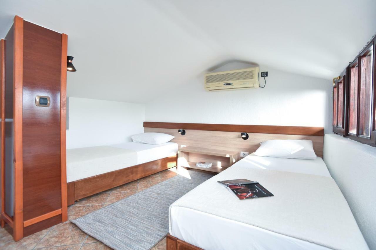 Guest House Jedro Petrovac エクステリア 写真