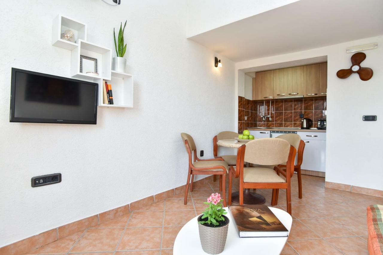 Guest House Jedro Petrovac エクステリア 写真