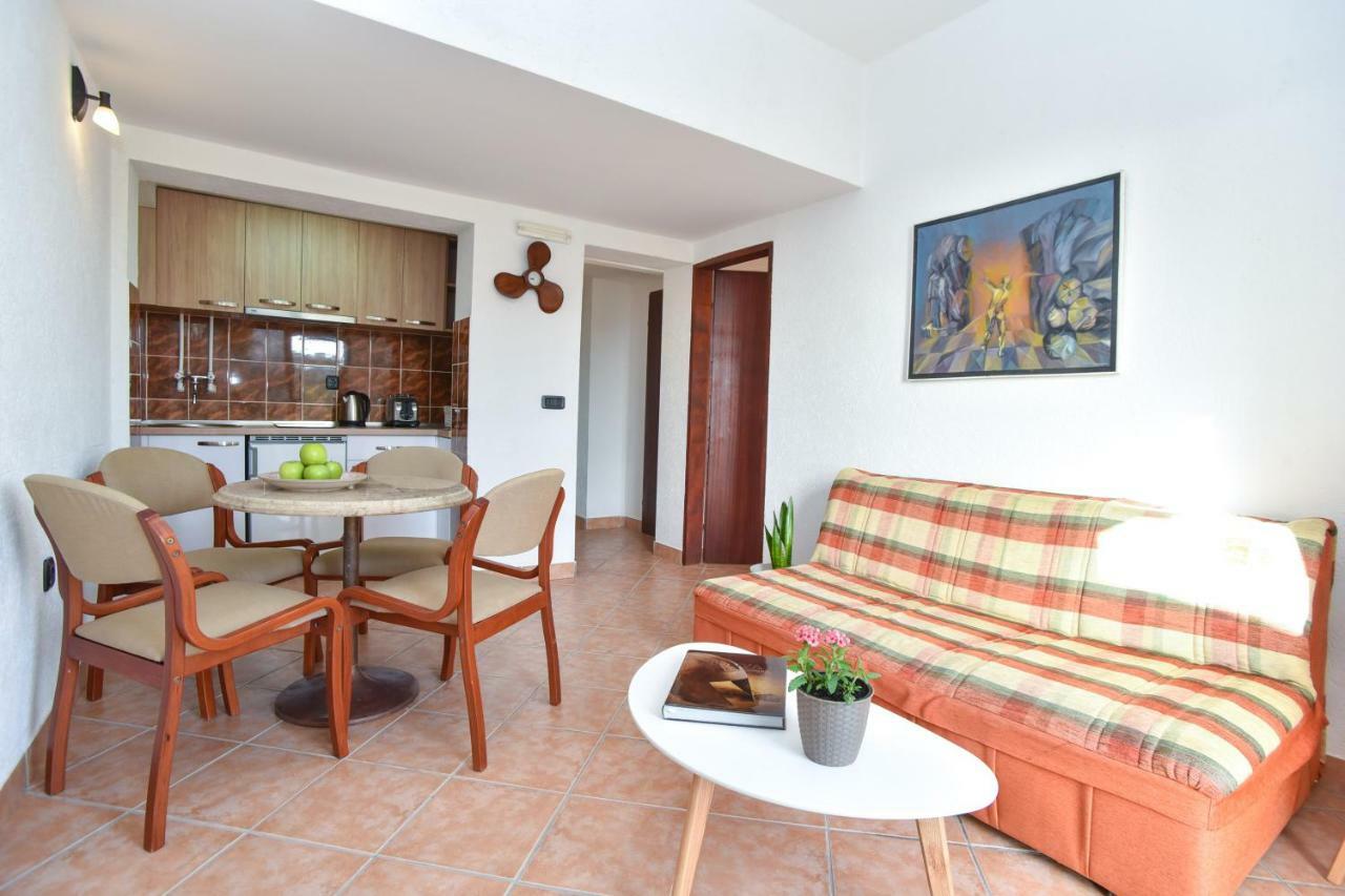 Guest House Jedro Petrovac エクステリア 写真